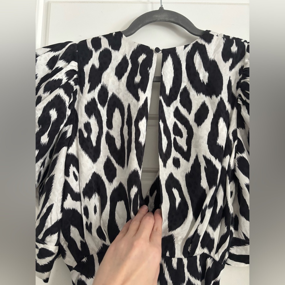 Ronny Kobo Black & White Animal Print Blouse Silk Blend Puff Sleeve Sexy Draped - Picture 6 of 10